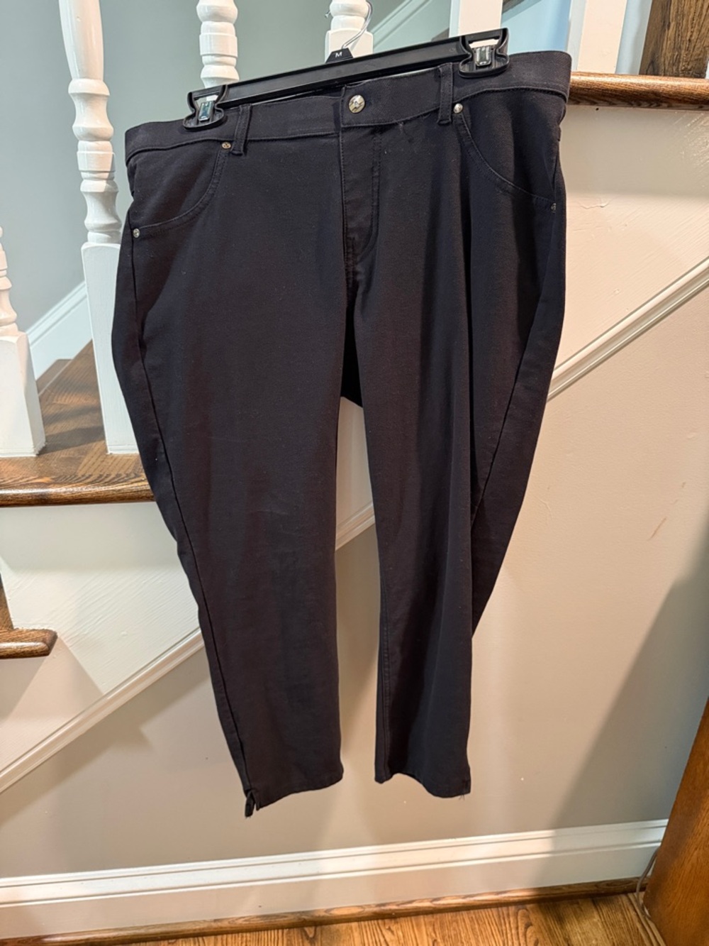 HUE Black cropped Leggings with Branded Waist Label